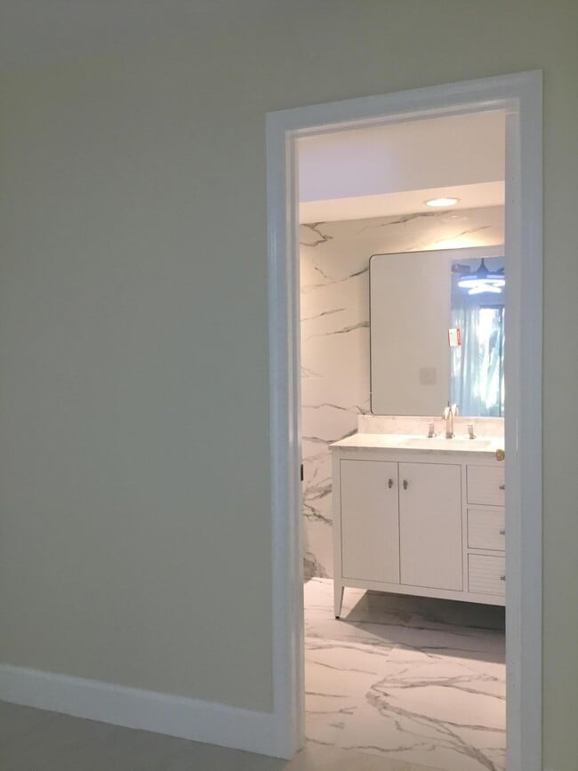 Building Photo - 1094 Raintree Ct