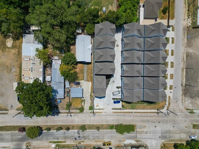 Building Photo - 6135 W Montgomery Rd
