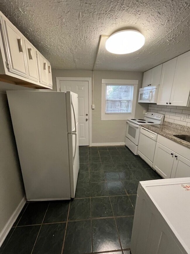 Building Photo - 728 N Broadway