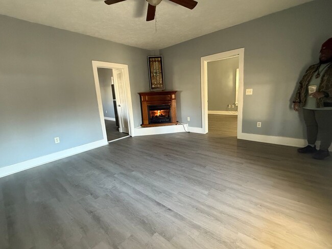 Building Photo - Beautifully remodeled 2 bedroom with HUGE ...