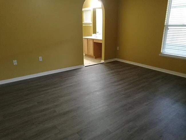 Building Photo - 4754 Willamette Cir