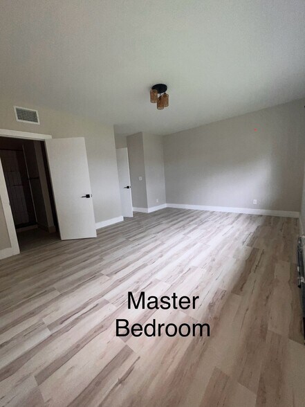 Building Photo - 4746 NW 89th Ave