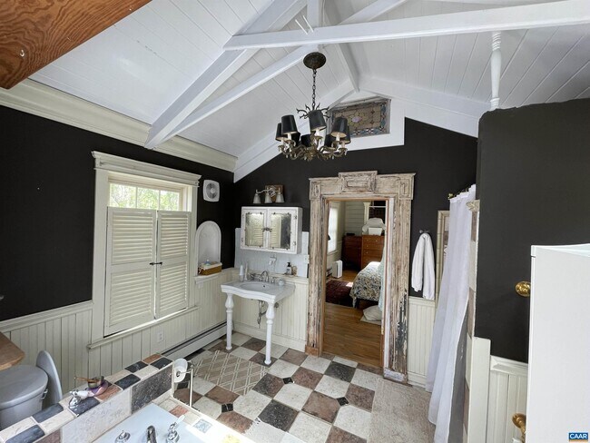 Building Photo - 954 Old Lynchburg Rd