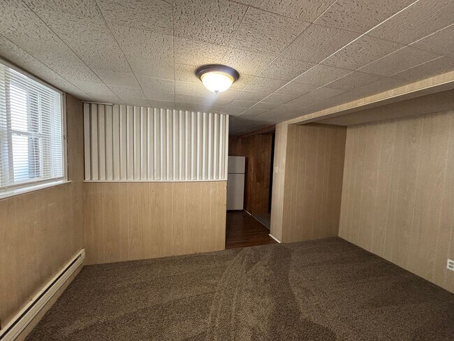 Building Photo - 926 E Halliday St