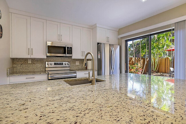 Building Photo - 3071 30th Ct