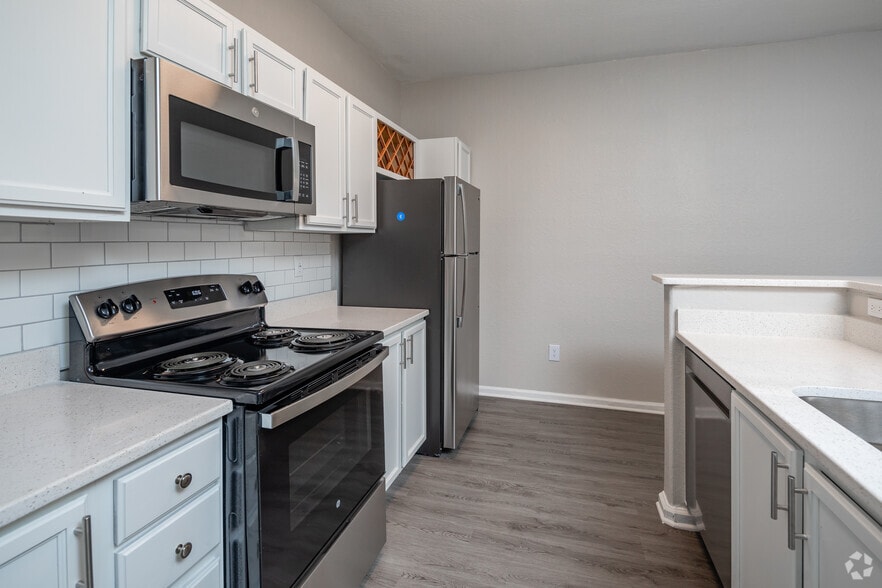 Primary Photo - Discovery at Mountain View - NEW