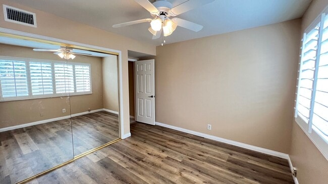 Building Photo - Wonderful 4 Bedroom 3 Bathroom Villa Park ...