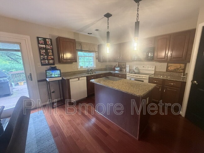 Building Photo - 906 Hidden Moss Dr