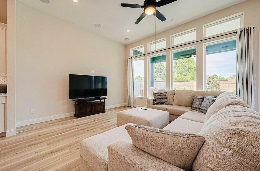 Building Photo - 15306 Spanish Ranchos Way