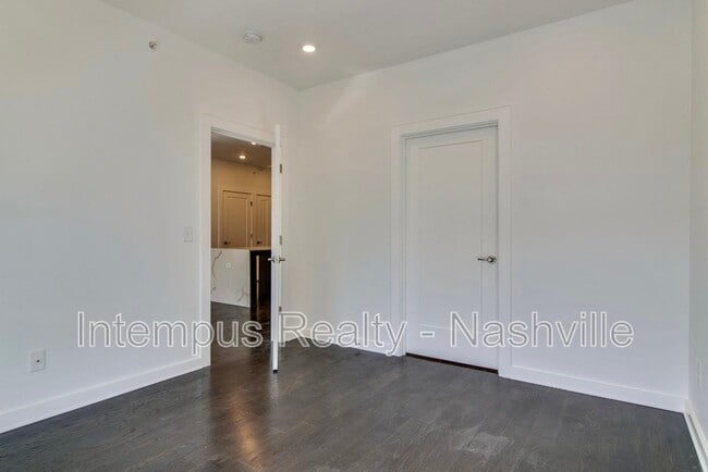 Building Photo - 3116 West End Cir