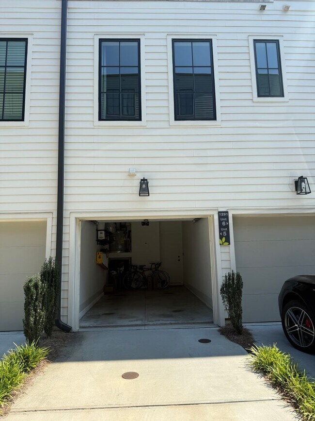 Building Photo - 1291 Longreen Ter NW
