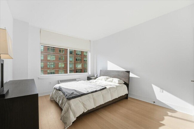 Building Photo - 1400 Hudson St