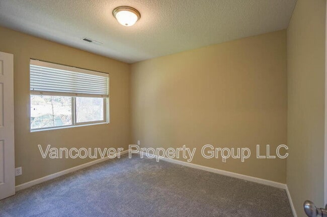 Building Photo - 2217 NE 94th Ct