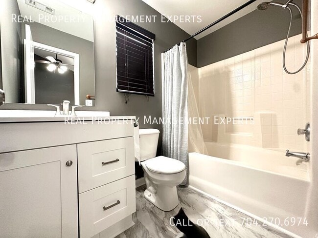 Building Photo - 6229 Green Vista Ct