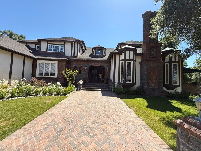 Building Photo - 533 E Sierra Madre Ave