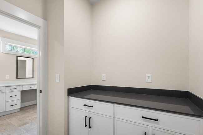 Building Photo - 1173 Black Rock Rd