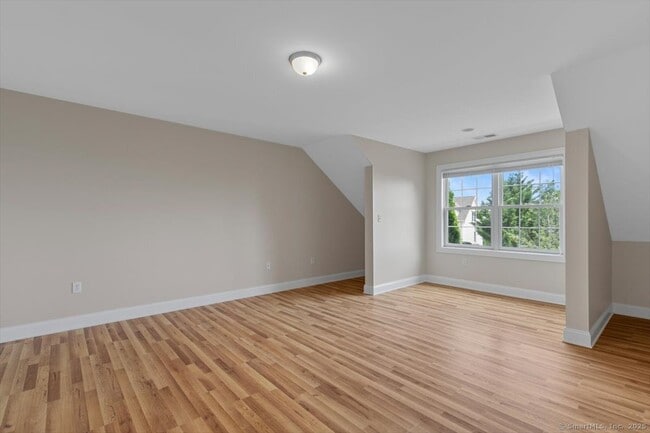 Building Photo - 400 Burr St