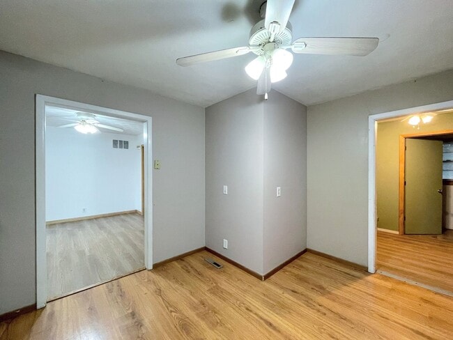 Building Photo - 2 bed brick home outside town