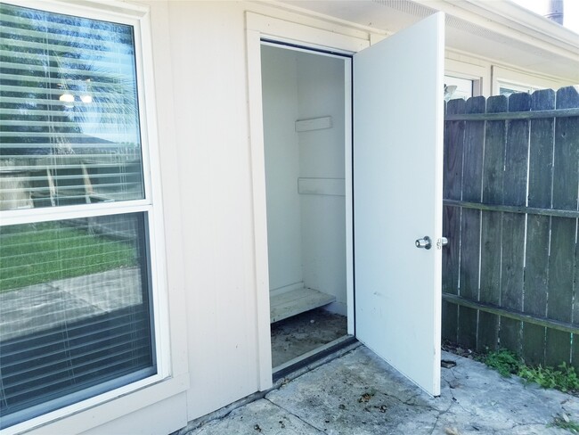 Building Photo - 3731 Westheimer Pl Dr