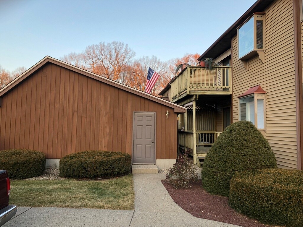 Building Photo - 163 Pine Grove Dr