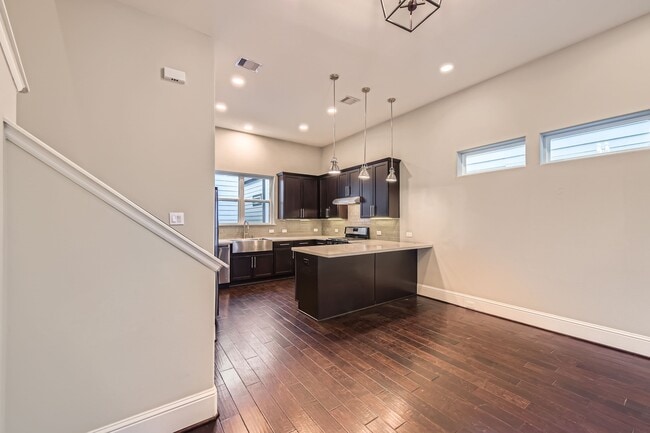 Building Photo - 407 N Nagle St