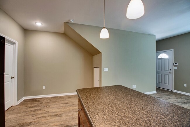 Building Photo - 2202 Cedarbrook Ct