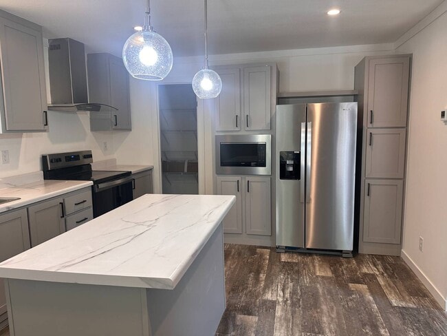 Building Photo - 7865 W Hwy 40