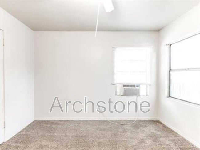 Building Photo - 1004 Sandra Dr