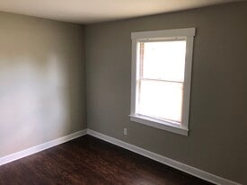 Building Photo - 411 N Vine St