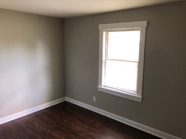 Building Photo - 411 N Vine St