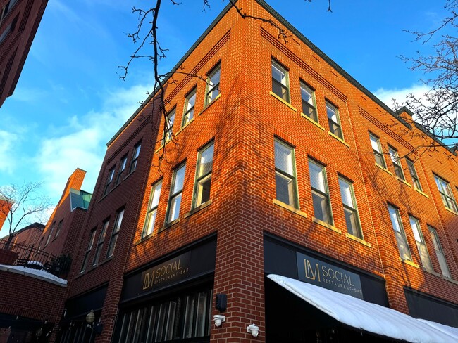 Building Photo - 133 Walton St