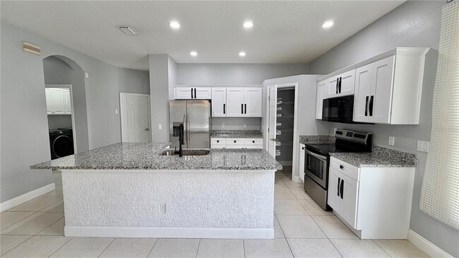 Building Photo - 4860 Chalfont Dr