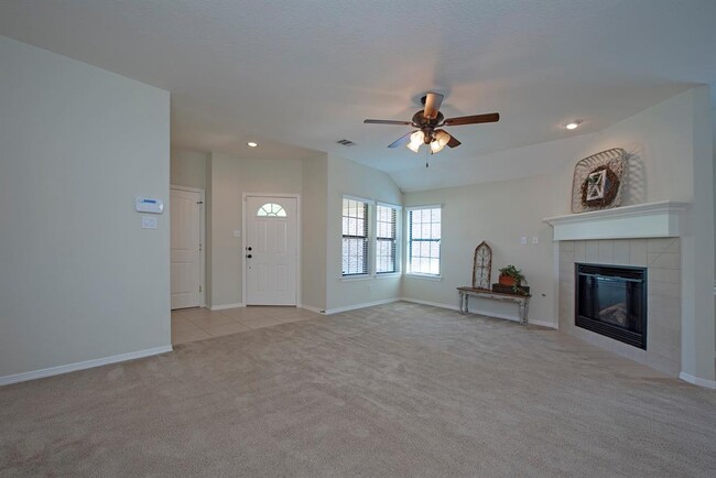 Building Photo - 119 Golfview Ct