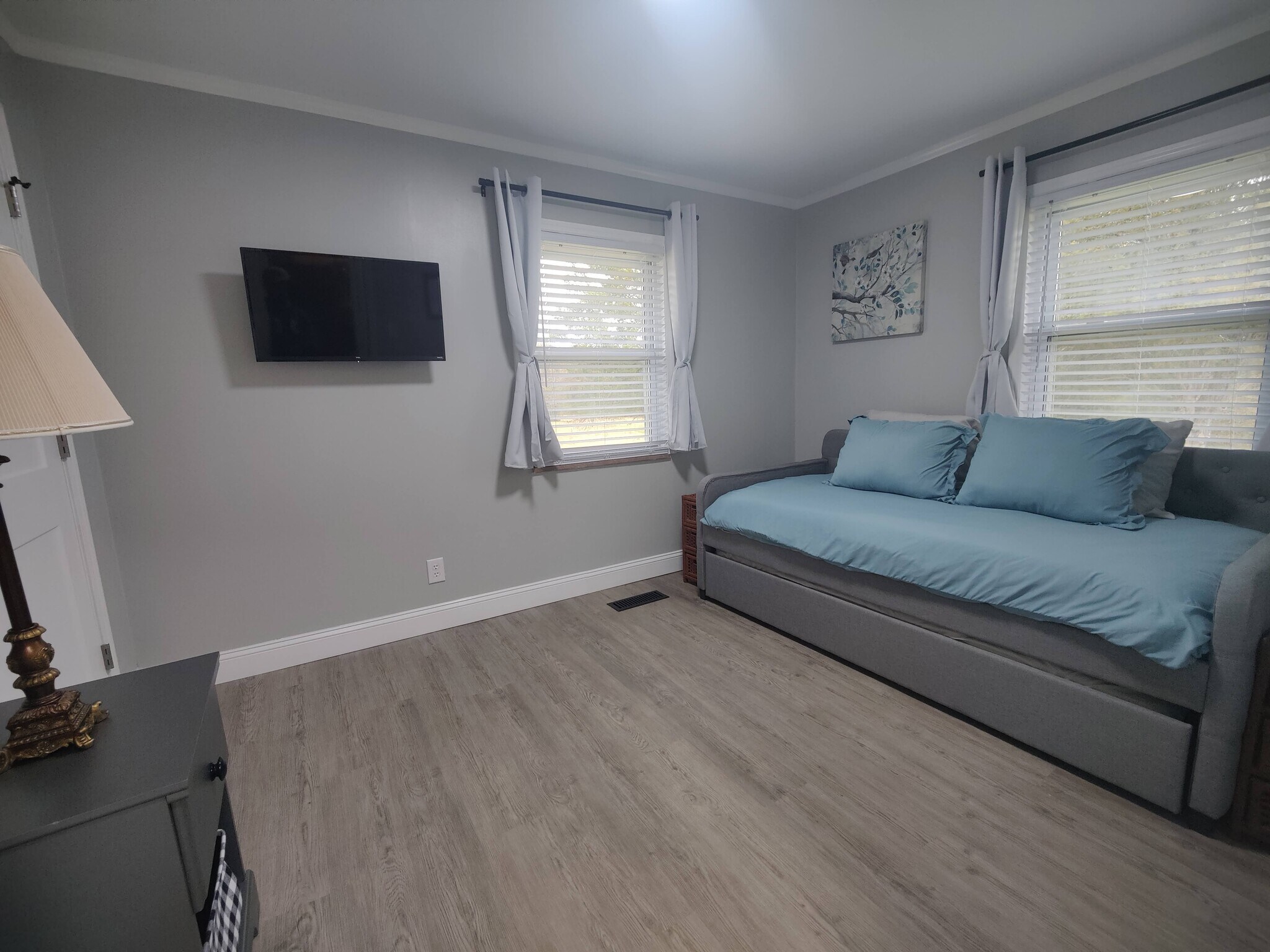 Building Photo - 220 E Hendron Chapel Rd