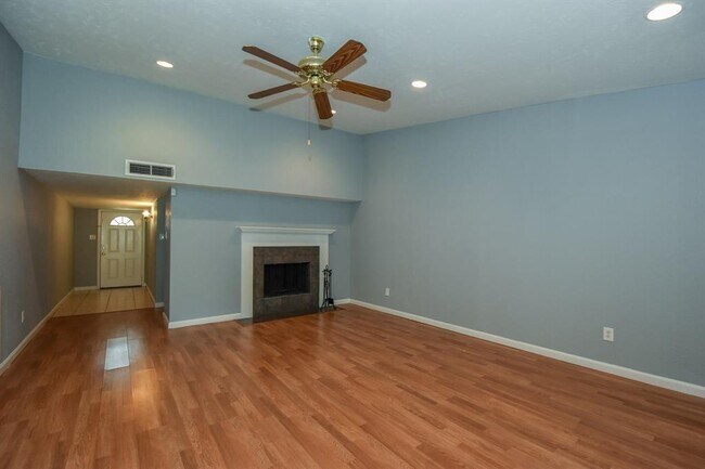 Building Photo - 4631 Lochshin Dr