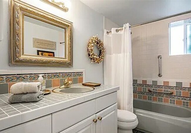 Building Photo - Beautiful Home with 4 Bedrooms and 2 Bathroom available for Rent Today!