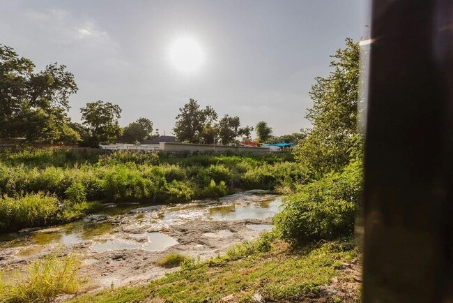 Building Photo - 501 Oakley Ct