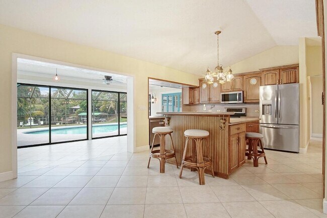 Building Photo - 1232 SW Knollwood Dr