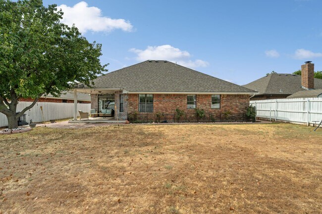 Building Photo - Beautiful 3-Bedroom home!