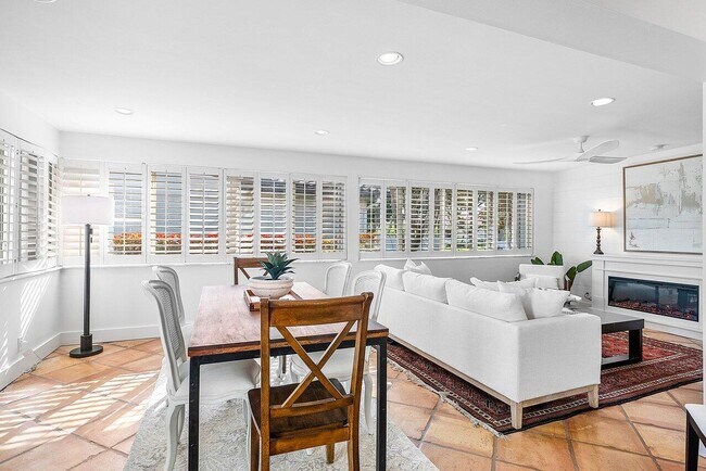 Building Photo - 18 Bristol Ln