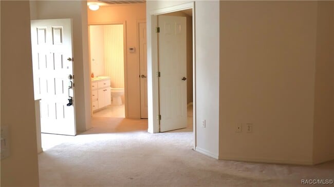 Building Photo - 760 W Barrymore Dr