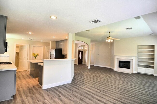 Building Photo - 12118 Green Trails Dr