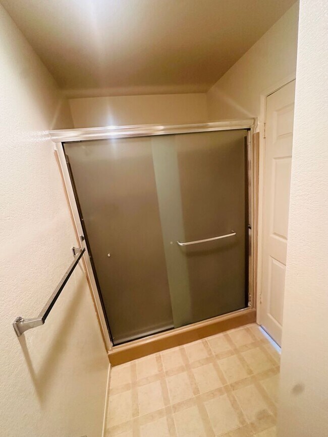 Building Photo - 1314 W Apricot Ave