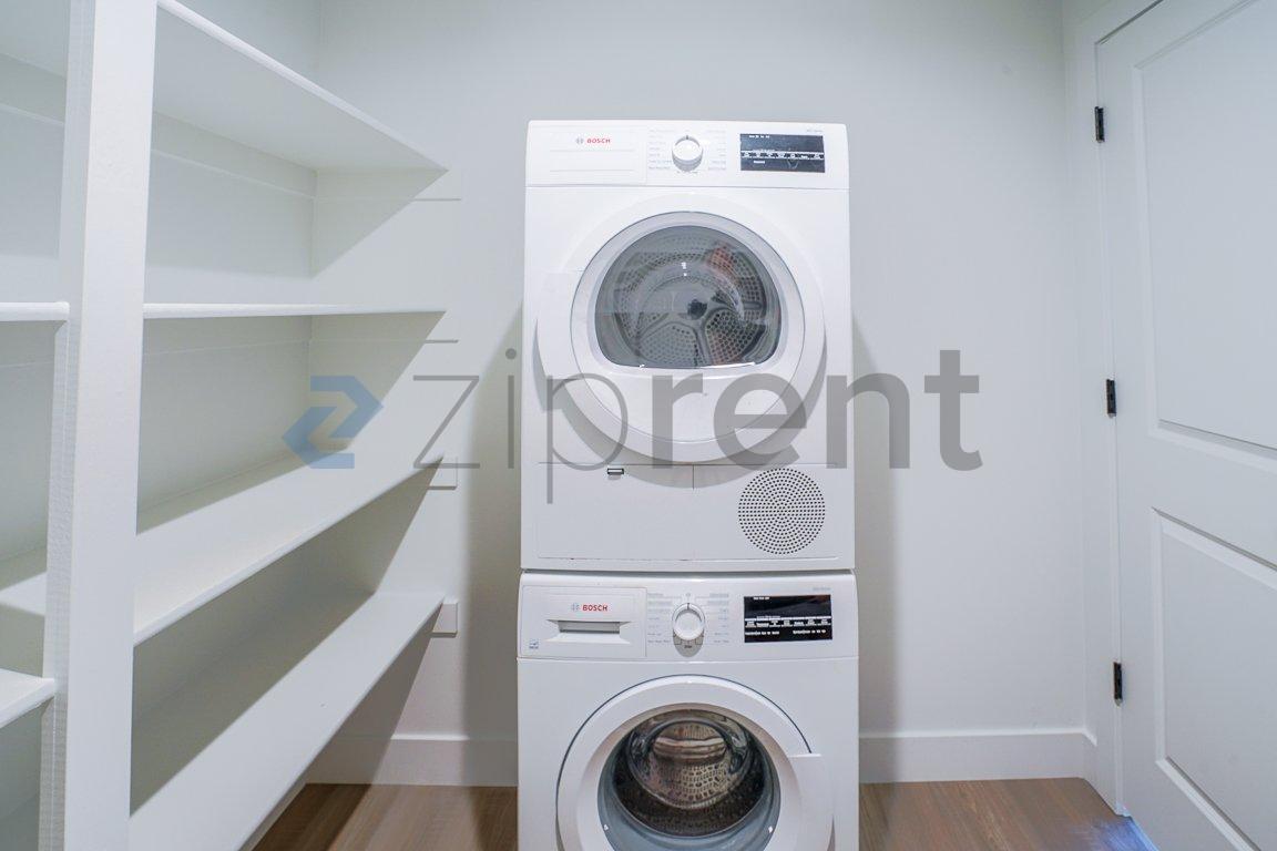 Building Photo - Unit B