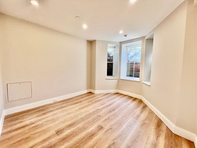 Building Photo - 1607 Tremont St