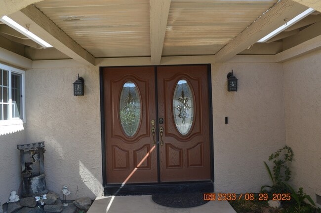 Building Photo - 1125 W Tuolumne Rd