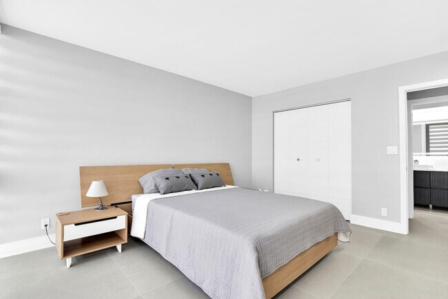 Building Photo - 2701 N Ocean Blvd