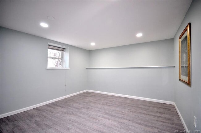 Building Photo - 44 Simsbury Manor Dr