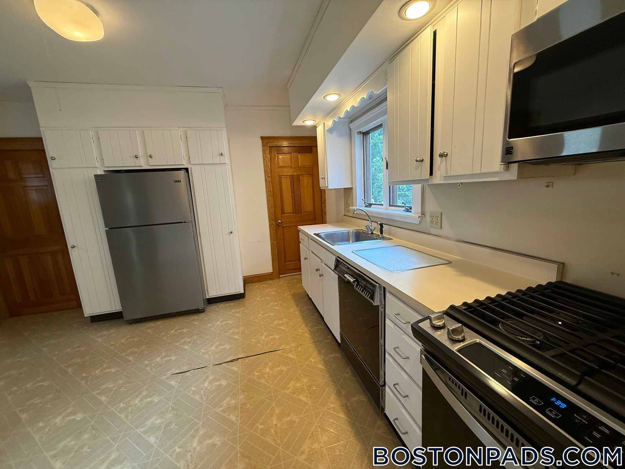 Building Photo - 80 Curtis St