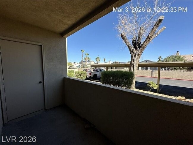 Building Photo - Adorable condo with great usage of space